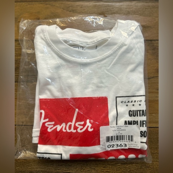 FENDER Electric Instrument White Tee black and red Guitar graphics Unisex - Picture 3 of 6